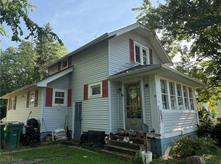 38 Ruth St, Geneva, OH 44041