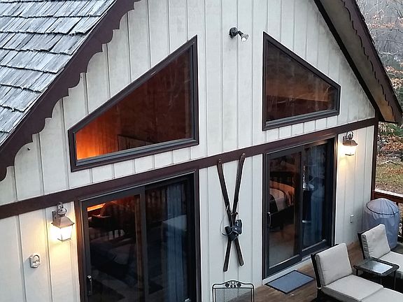 3rd image of 104 Pond Creek Ln
