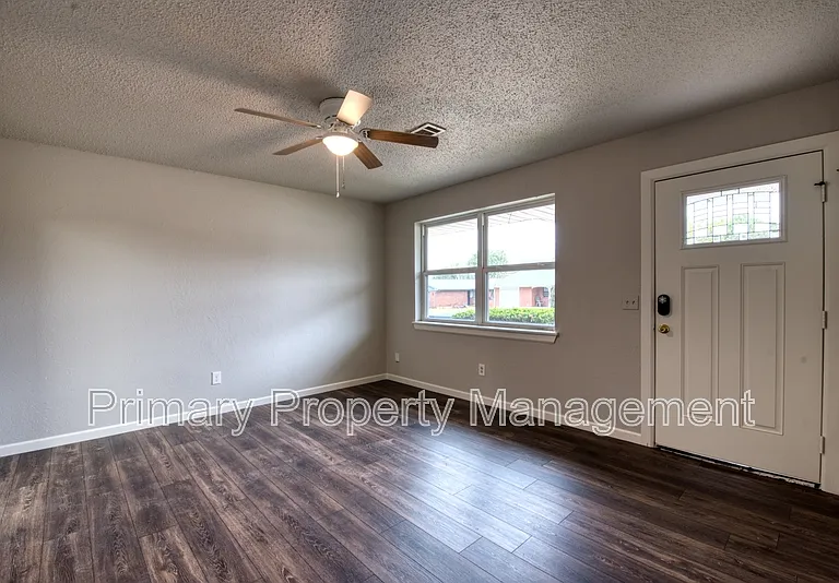 2828 SW 83rd St — Photo 13