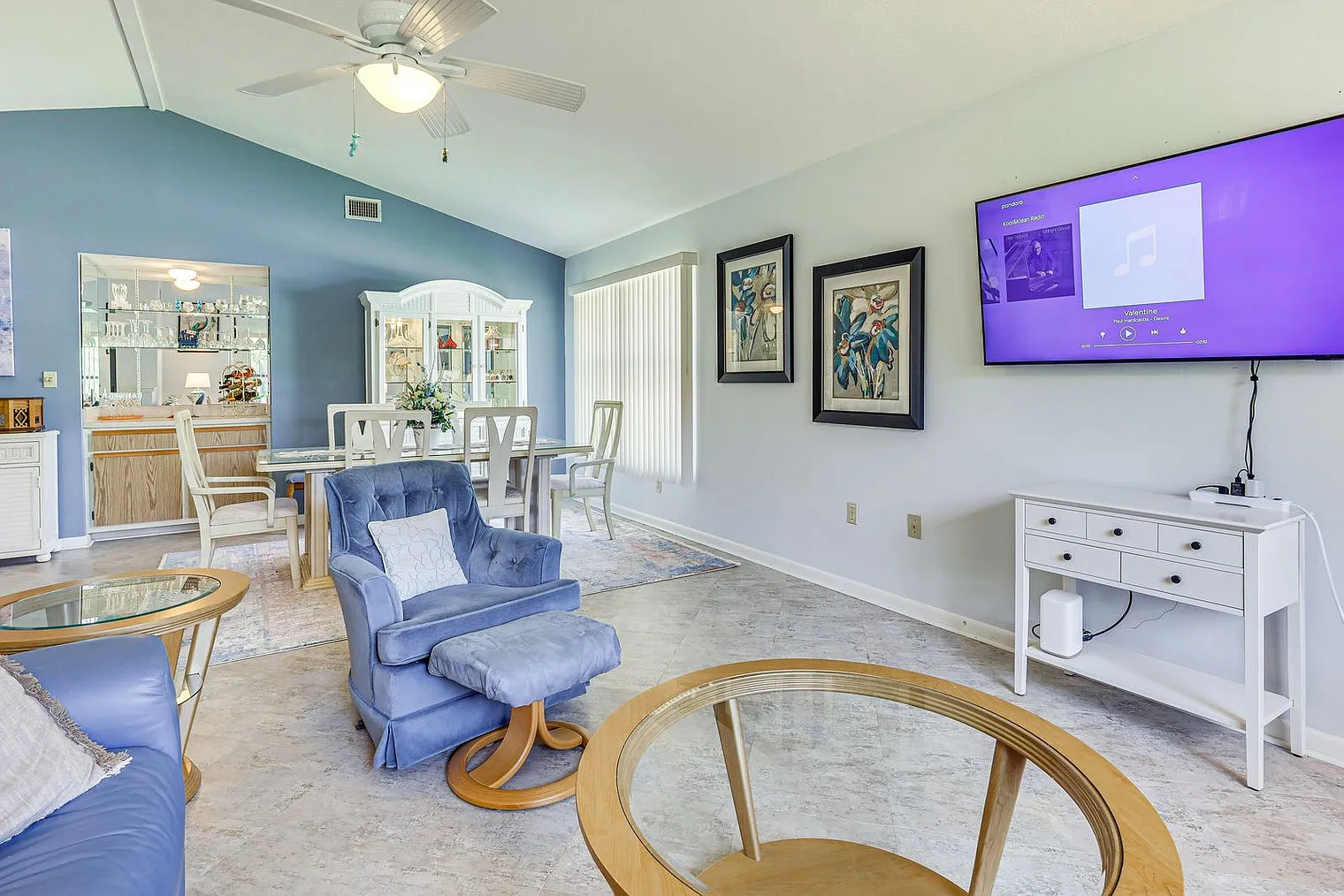 2 bed, 2.0 bath, 1367 sqft, $2,328 — Photo 3