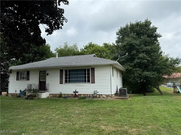 711 S River St, Newcomerstown, OH 43832