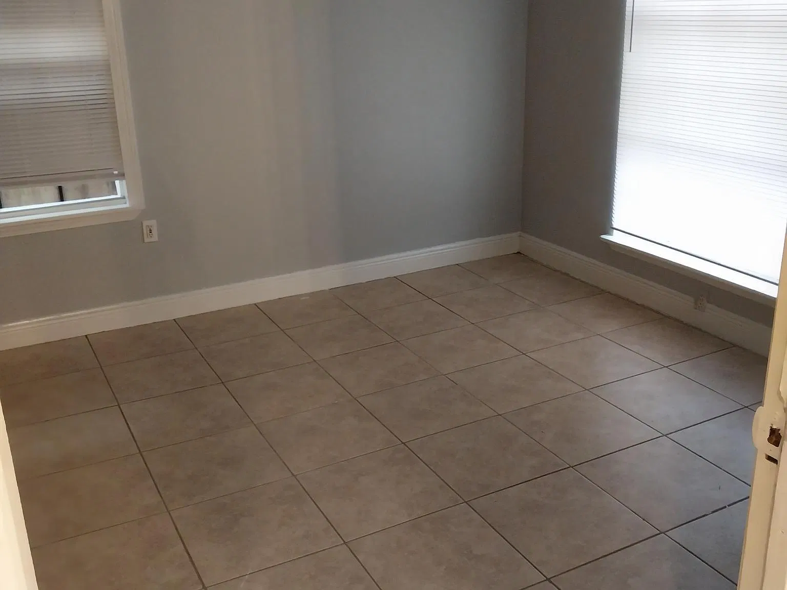 4 bed, 1596 sqft, $1,900 — Photo 2