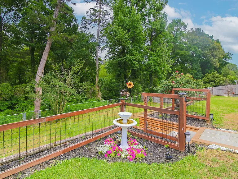 413 Woodway Ln — Photo 28
