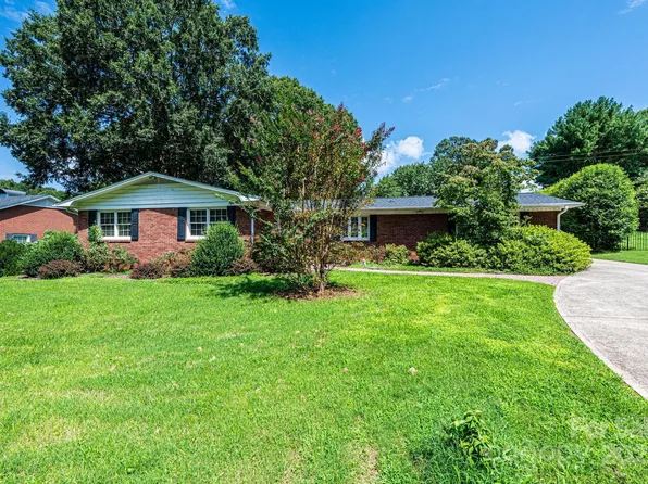 44 32nd Ave NW, Hickory, NC 28601