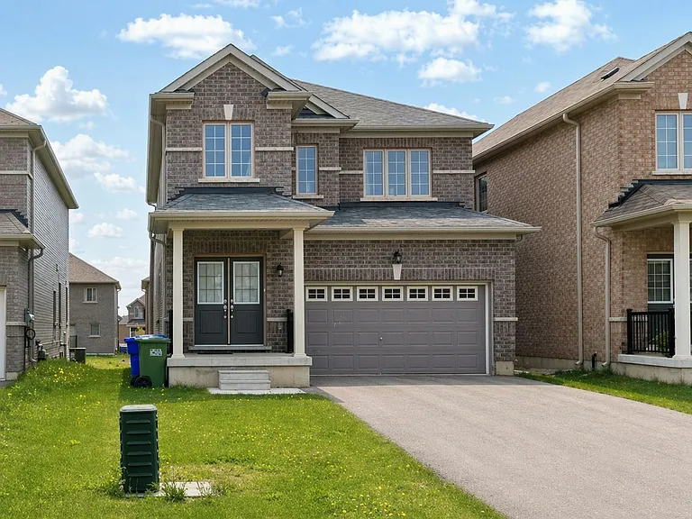 240 Ridley Cres — Photo 1