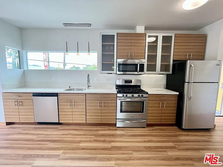 505 N San Vicente Blvd — Photo 2