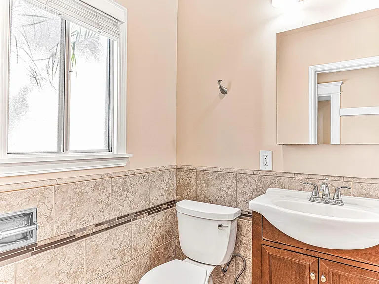 1460 Gaviota Avenue — Photo 12