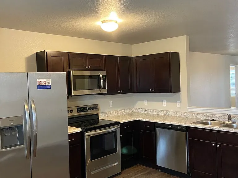 3829 Travers Ln — Photo 6