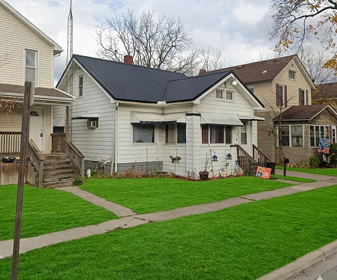 937 Howard St — Photo 1
