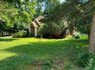 36 Lake Rd, Upper Saddle River, NJ 07458