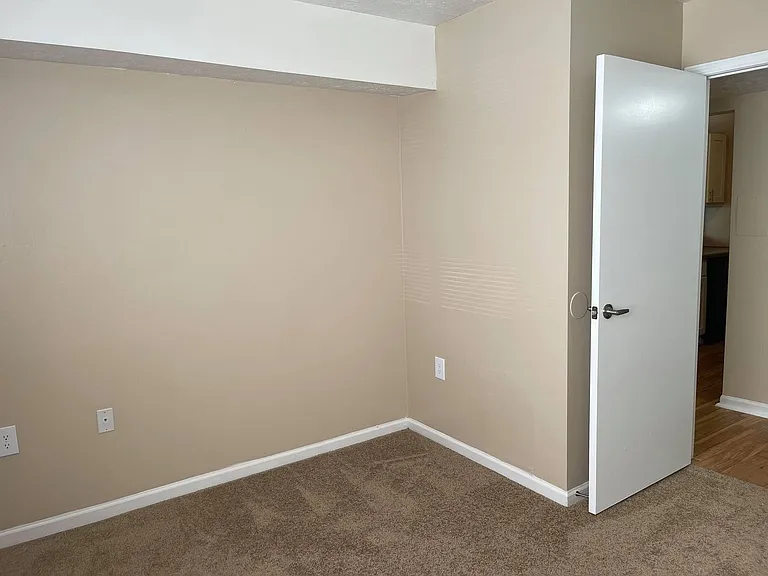 Walnut Manor Apartments — Photo 20