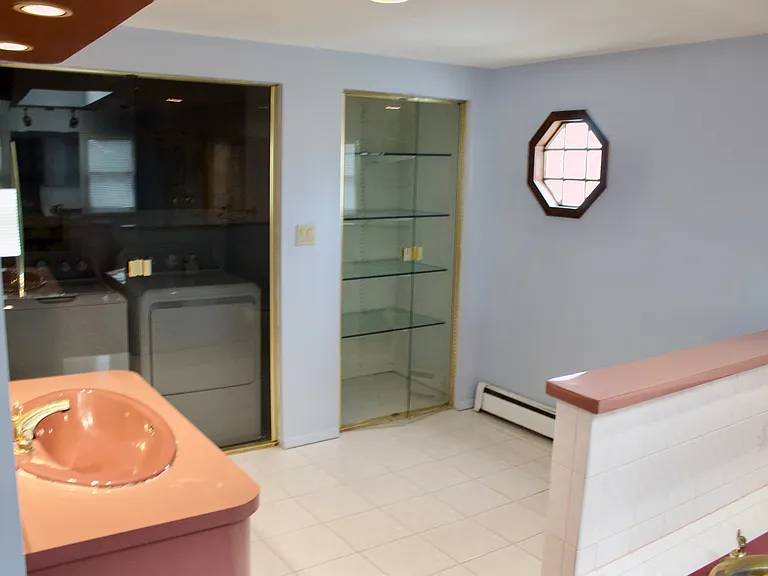 927 Jackson Ave #927 — Photo 3