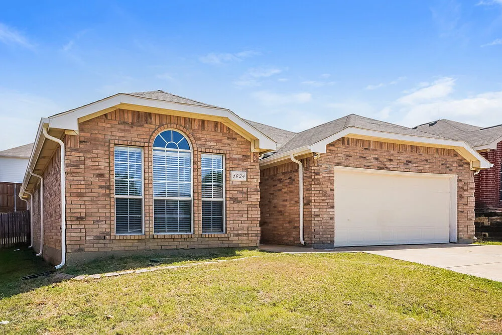 3 bed, 2.0 bath, 1692 sqft, $2,250 — Photo 3
