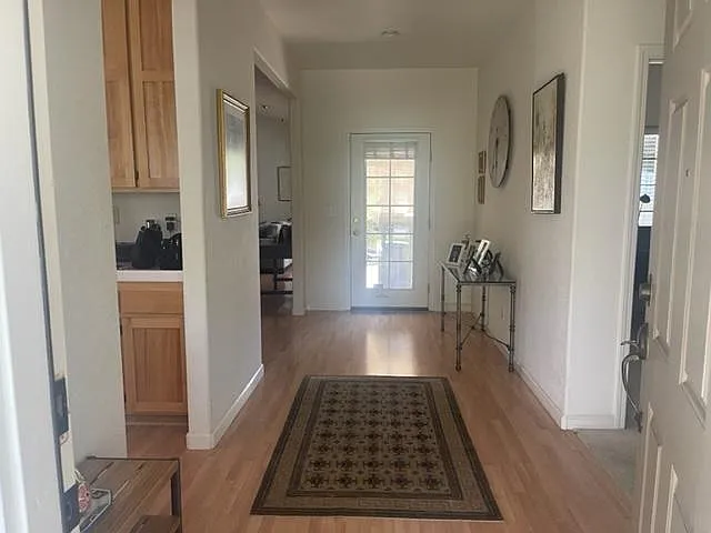 727 Amherst Cir — Photo 6