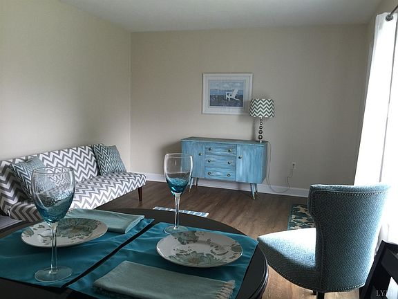 2nd image of 264 Lakeview Dr