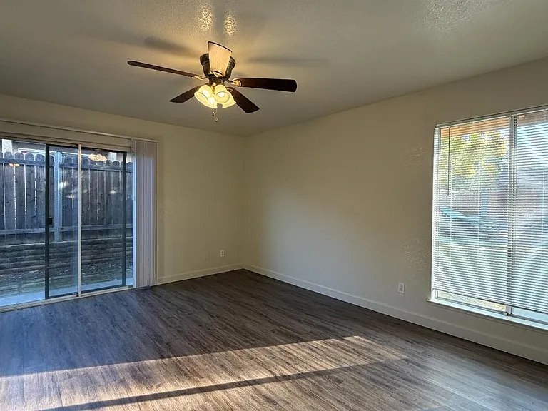 5771 N Valentine Ave #101 — Photo 22