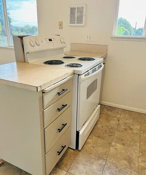 2315 E 13th St #8 — Photo 9