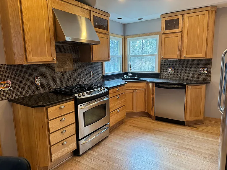 367 Whitney Rd — Photo 4
