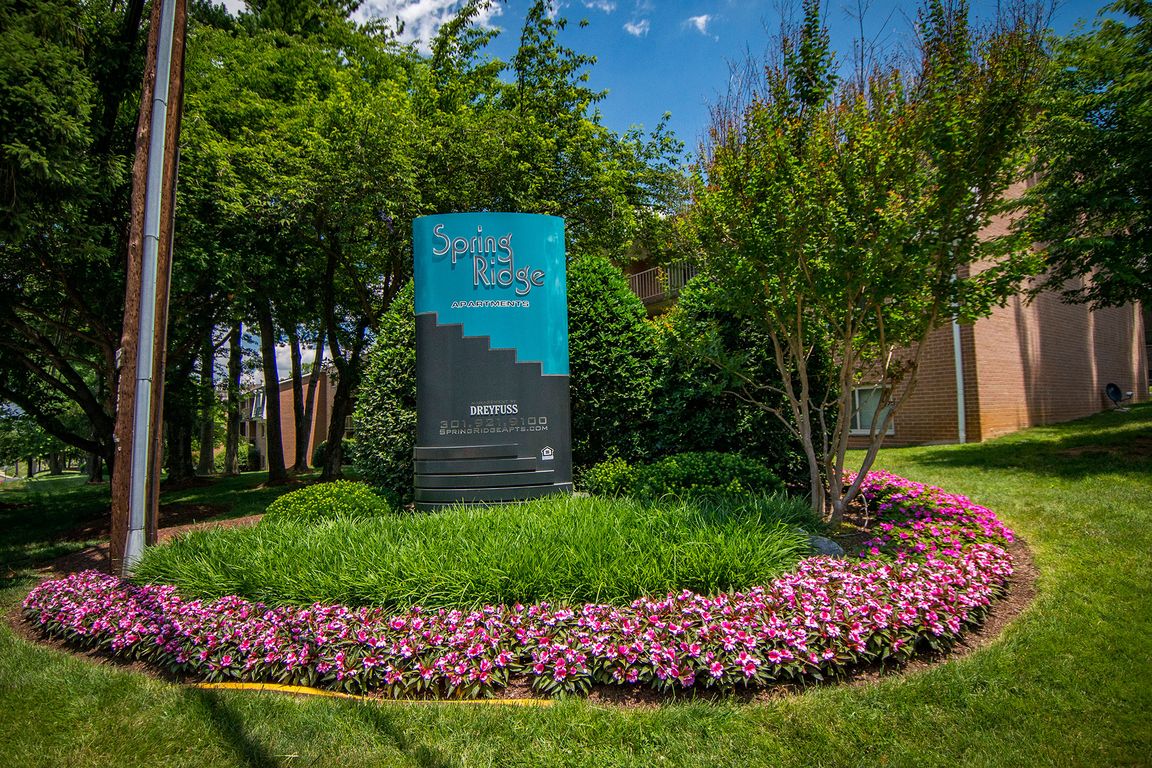 Spring Ridge Apartments Signage 12