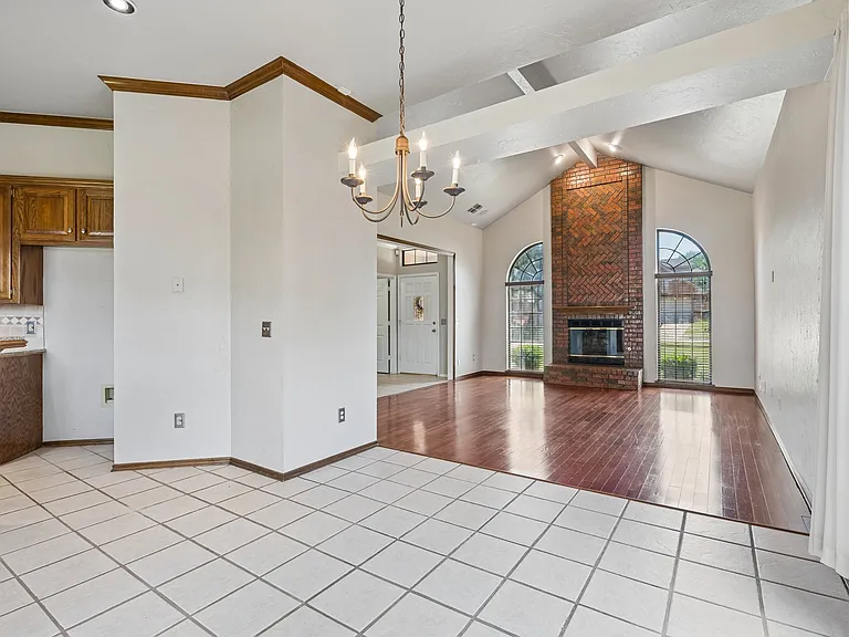 1809 Courtney Ln — Photo 9