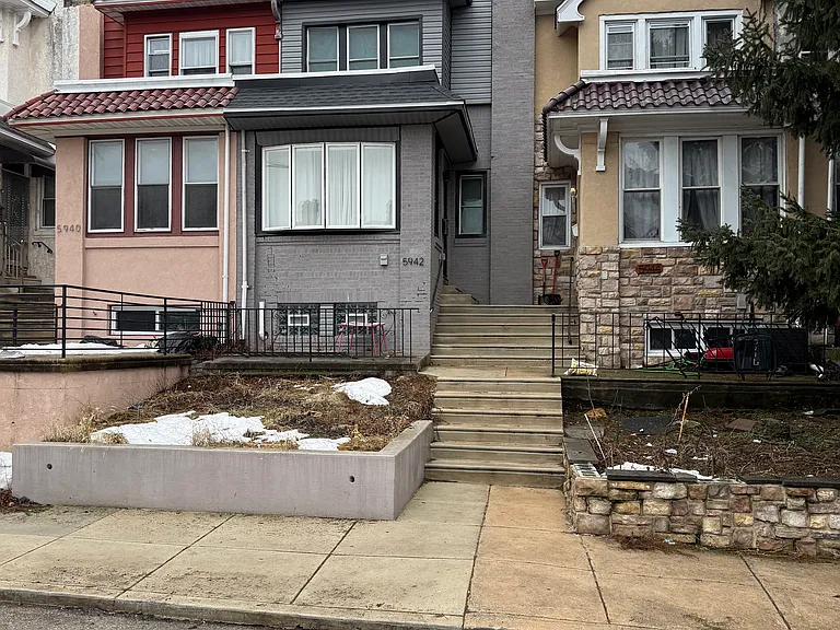 5942 Warrington Ave — Photo 1
