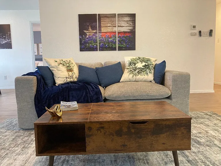 306 Mahogany Ln — Photo 4