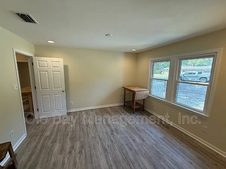 5011 Highcrest Dr — Photo 9
