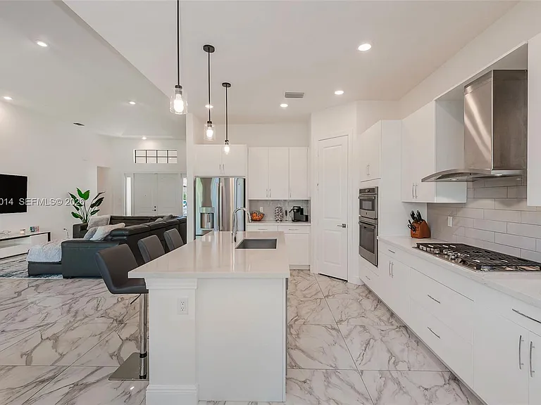 12835 Bayside Ct — Photo 8