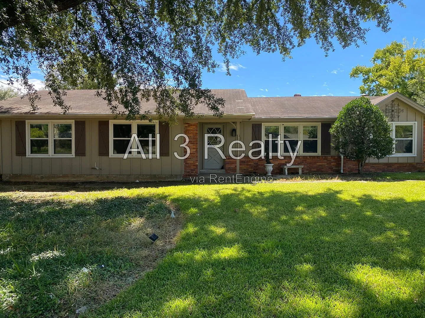 3 bed, 2.0 bath, 1828 sqft, $1,495 — Photo 1