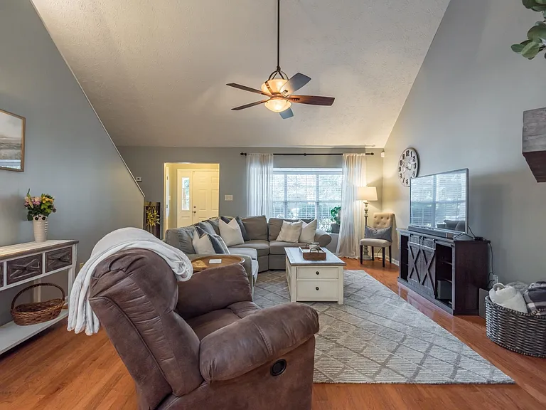 8338 Longcreek Ln — Photo 3