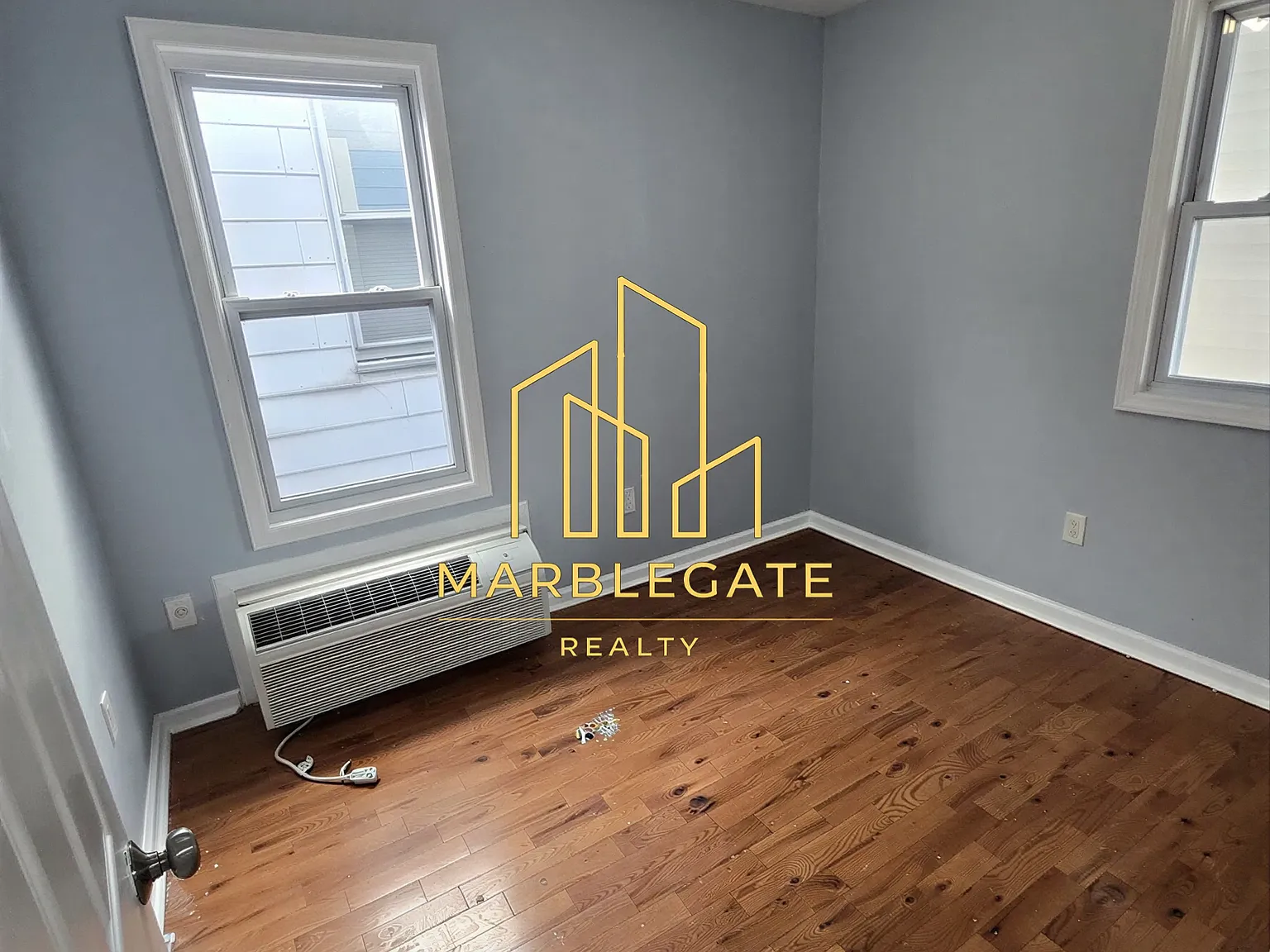 3 bed, 2.5 bath, 1050 sqft, $2,300 — Photo 2