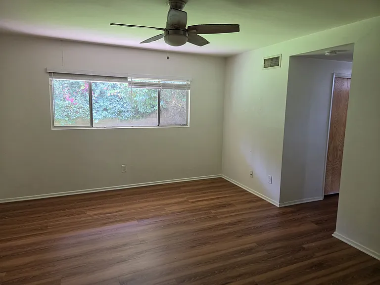 4734 Laurelgrove Ave — Photo 7