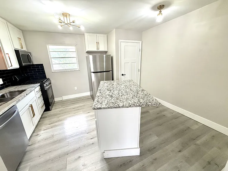 1541 Glenn Ave — Photo 6