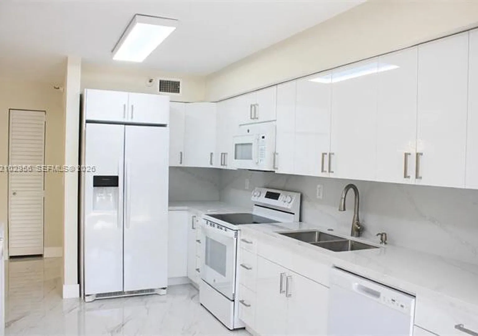 19101 NE 36th Ct cu-302, Aventura, FL 33180 — Photo 1