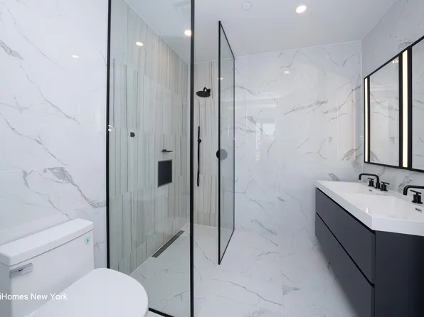 22-43 Jackson Avenue image 4 of 14