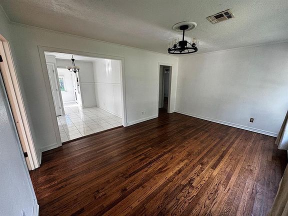 3rd image of 111 E Dale St