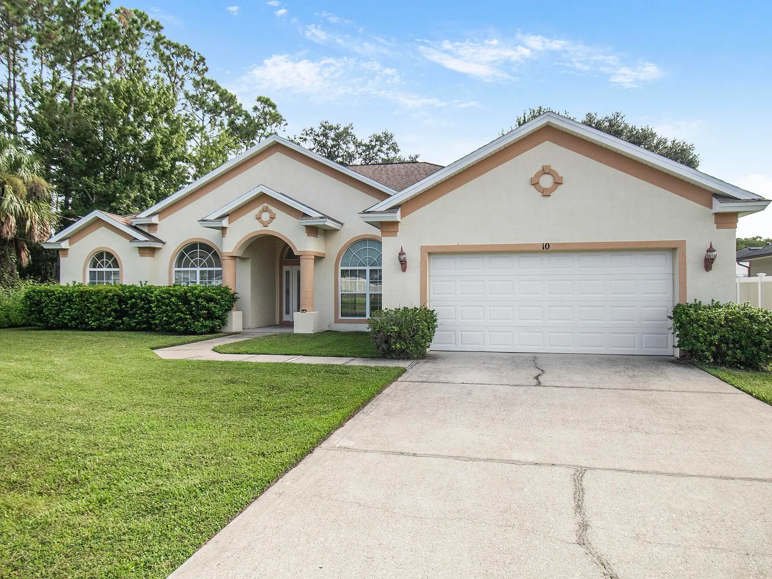 4 bed, 2217 sqft, $2,300 — Photo 1