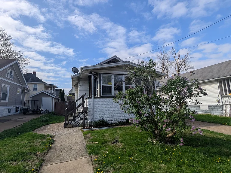1108 E Arcadia Ave — Photo 1