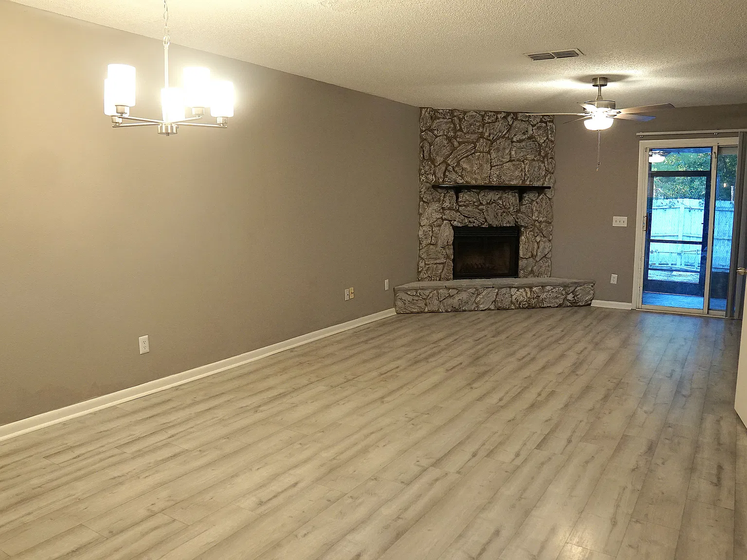 2 bed, 1280 sqft, $1,500 — Photo 4