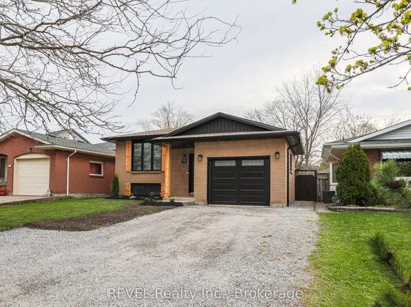 12 Andrea Dr, Saint Catharines, ON L2S 3N7