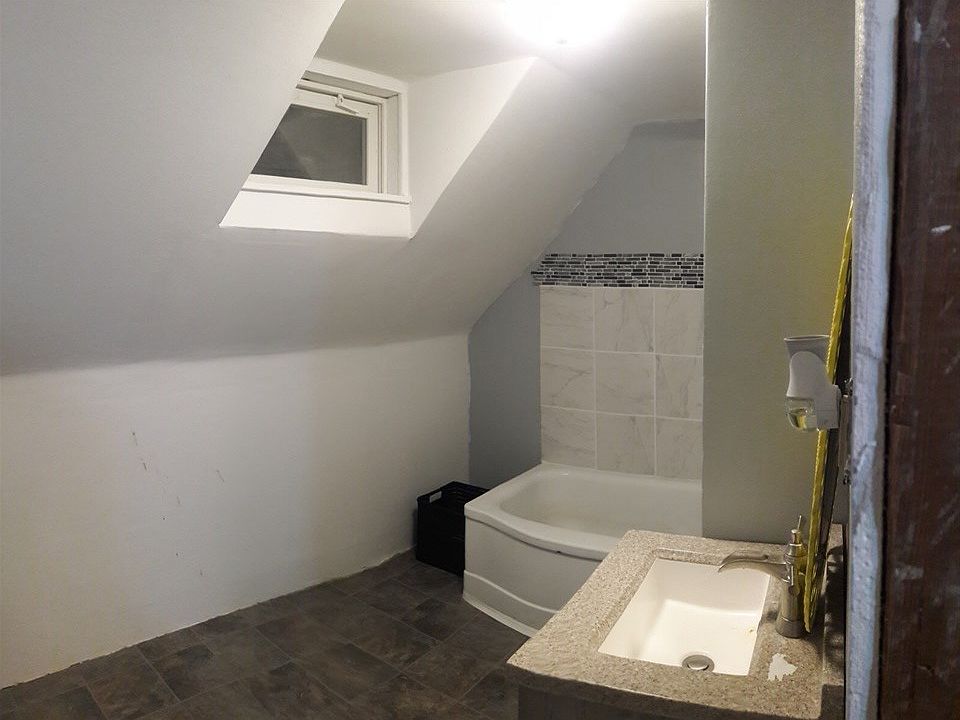 2nd image of 216 5th Ave SW