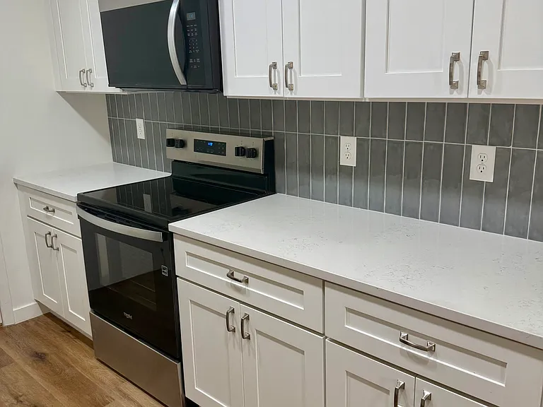 1404 Green Meadow Rd — Photo 3