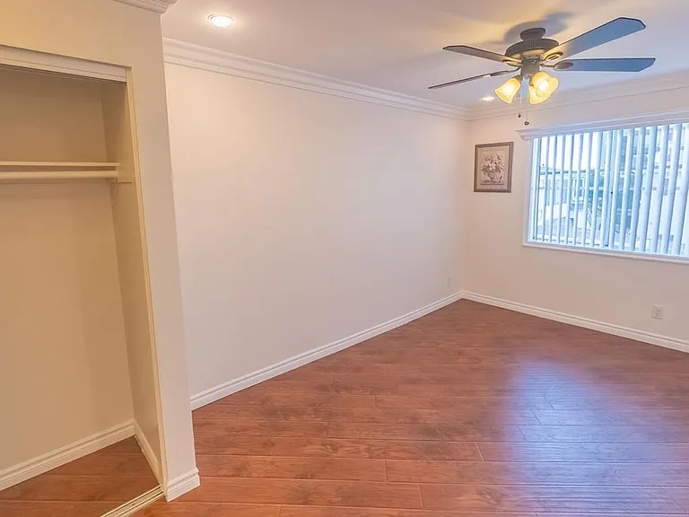 Villa De Adel Apts — Photo 59