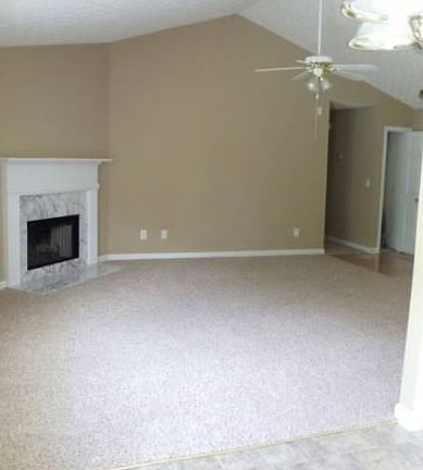 Great Room w/ Fireplace