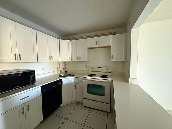 5th image of 510 Shady Pine Way #A1