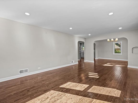4th image of 7232 W Oakton St