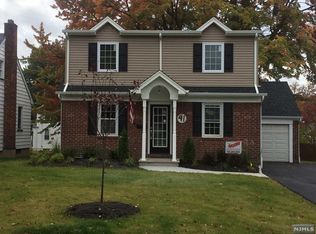 41 Sherwood Rd, Dumont, NJ 07628