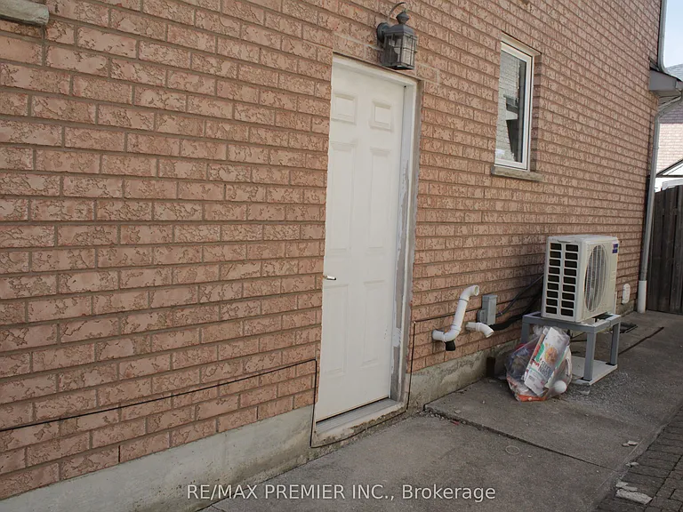 262 Isaac Murray Ave #BASEMENT — Photo 9