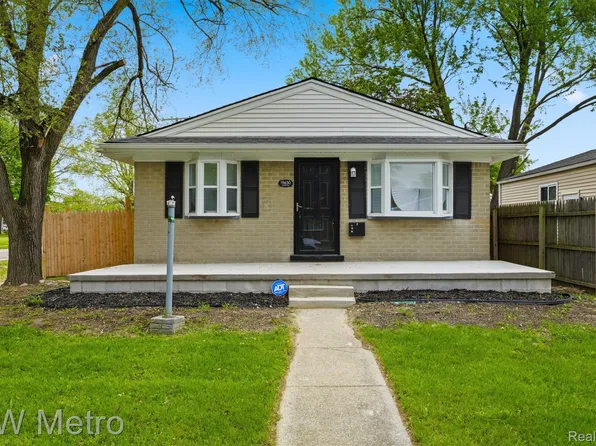 19630 Broadacres St, Clinton Township, MI 48035