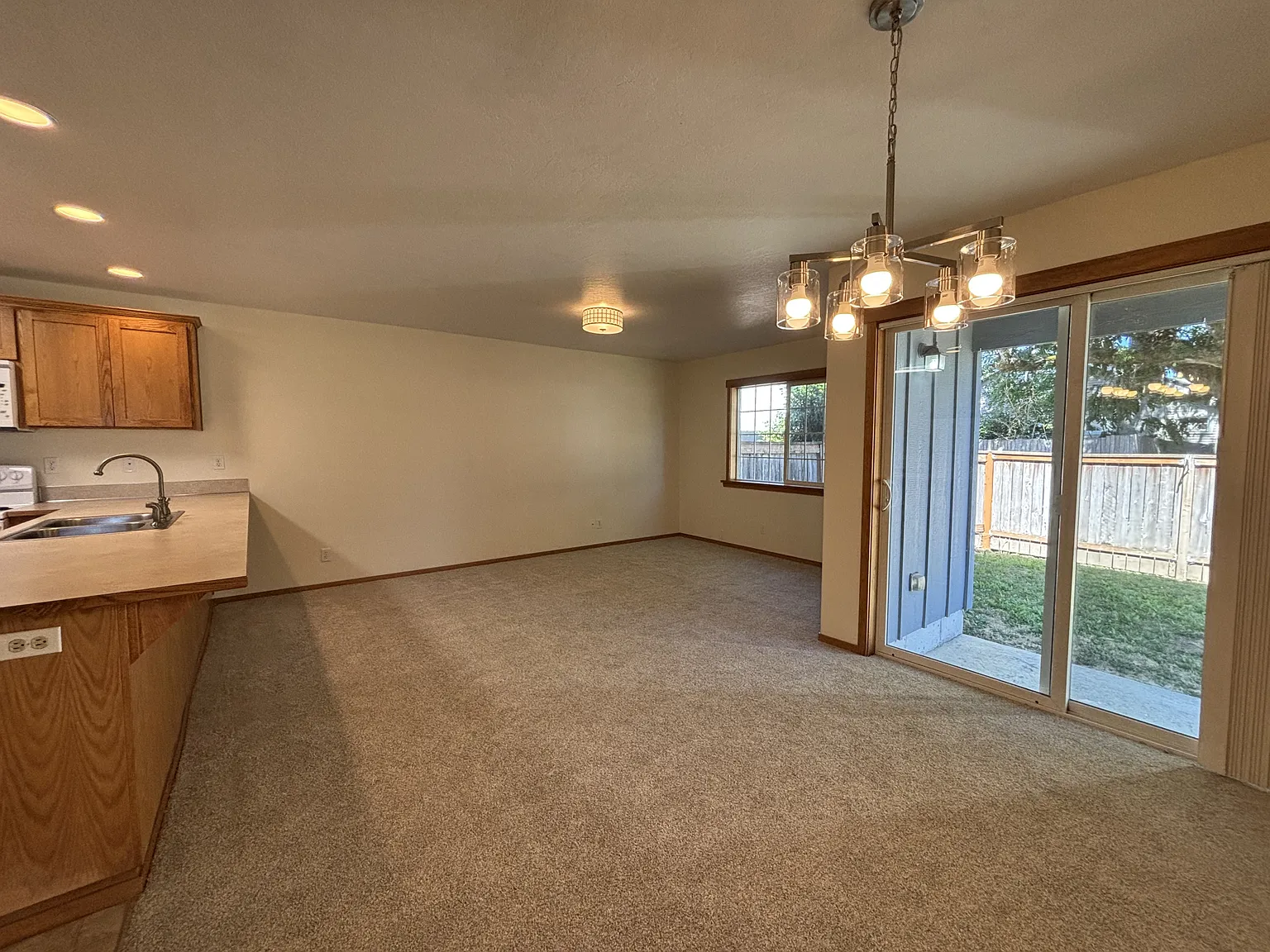 3 bed, 1.5 bath, 1312 sqft, $2,150 — Photo 4